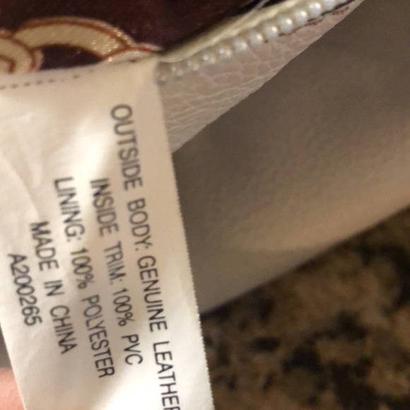 Tignanello white leather purse - Picture 12 of 13